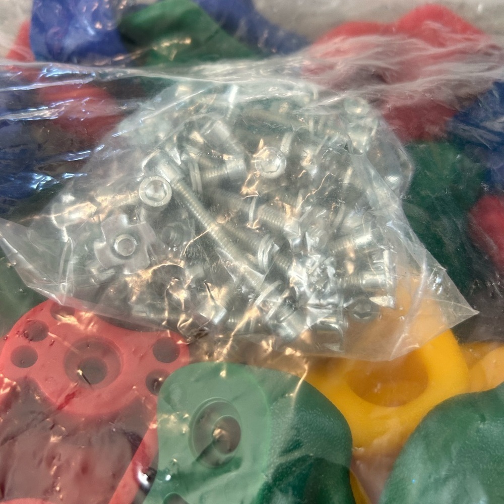 New 25 piece Rock Climbing Wall Grips - Picture 6 of 10